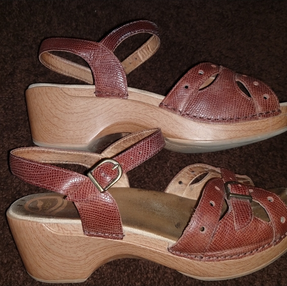 Dansko Size 10(40) Sandals - Picture 3 of 6